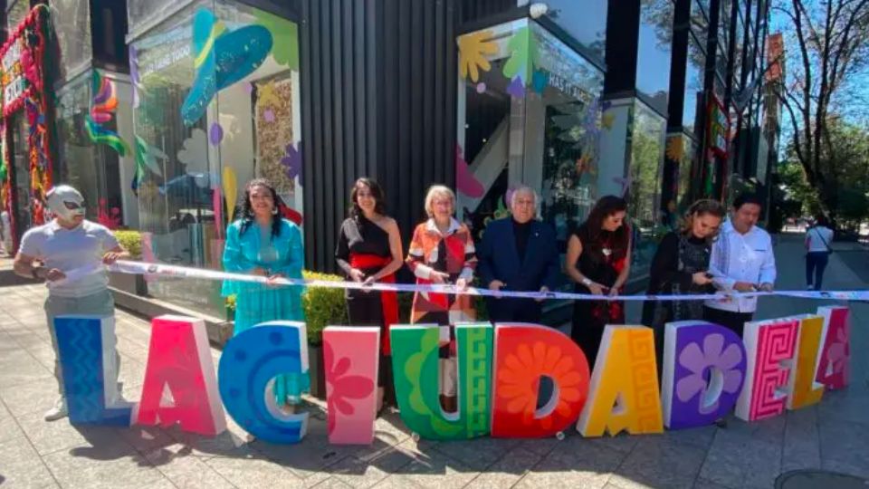 El secretario de Turismo, Miguel Torruco Marqués inauguró la exposición “Hecho con amor”.