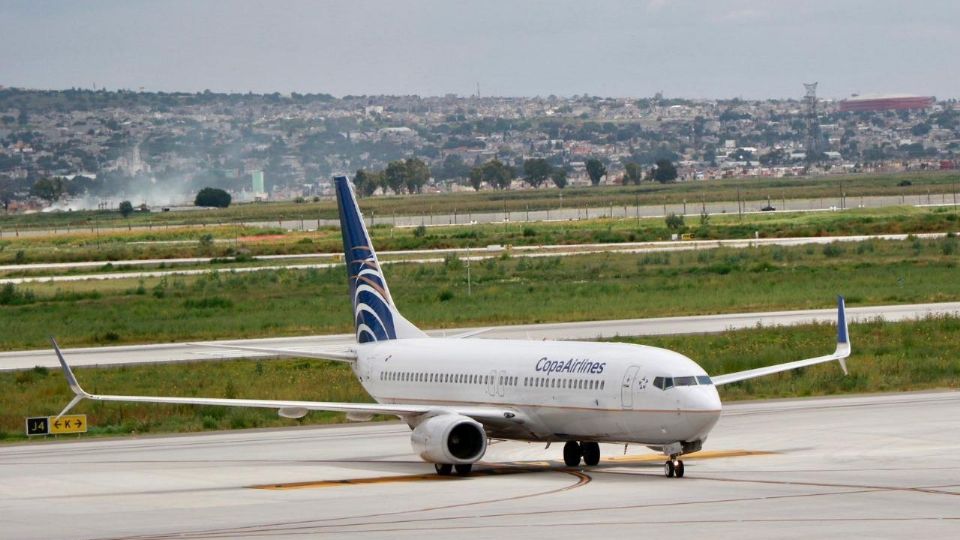 Las principales aerolíneas mexicanas que transportaron pasajeros en vuelos internacionales, en el primer mes de 2024 fueron Aeroméxico y Volaris con un millón 193 mil pasajeros.