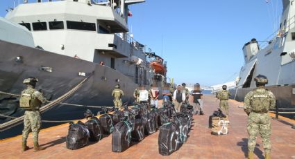 Marina asegura tres toneladas de clorhidrato de presunta cocaína frente a las costas de Acapulco