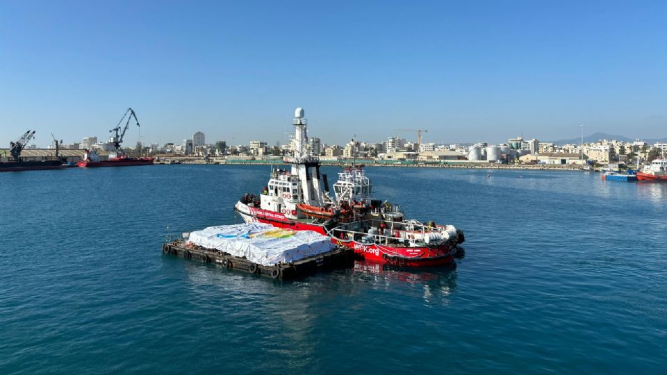 El barco de la ONG española Open Arms cargado con 200 toneladas de ayuda humanitaria para la Franja Gaza zarpó este martes del puerto chipriota de Larnaca.