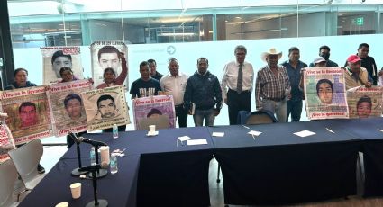 Familiares de 43 normalistas de Ayotzinapa piden intervención del Senado para diálogo con gobierno