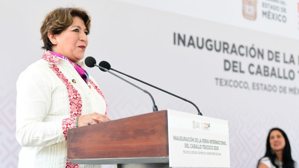 Delfina Gómez asiste a la inauguración de la Feria Internacional del Caballo de Texcoco