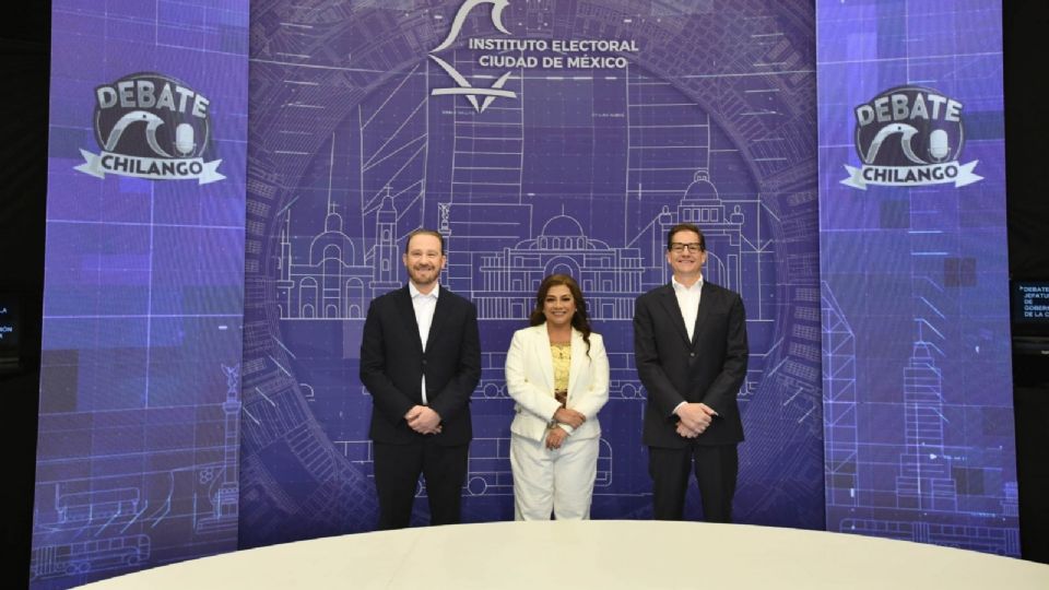 Los candidatos y la candidata a la Jefatura de Gobierno; Santiago Taboada, Clara Brugada y Salomón Chertorivski, durante el primer debate, realizado en la instalaciones de MVS.