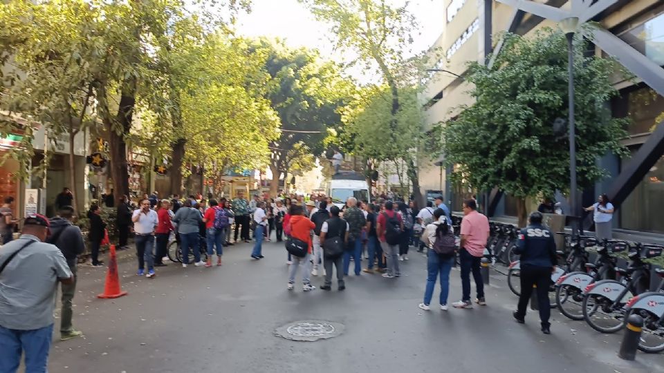 En SADER y SSC se registran cierres viales por la presencia de manifestantes.