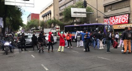 Ex trabajadores de limpieza del IPN realizan una protesta con bloqueos