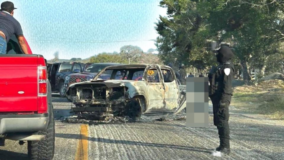 Así quedaron los autos calcinados tras enfrentamiento armado en Chiapas.