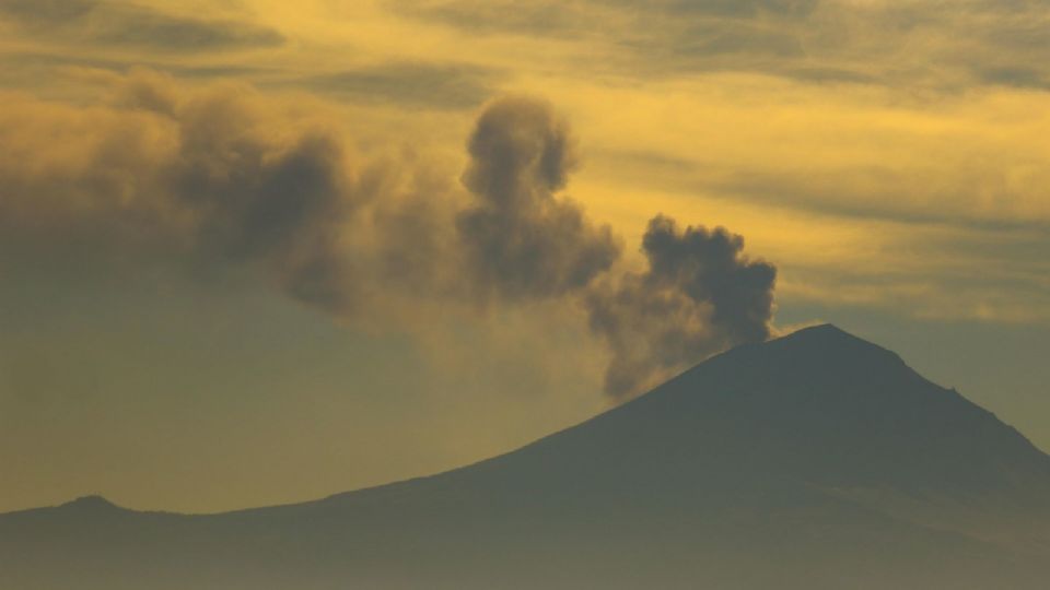 Continúan las exhalaciones de baja intensidad en el Popocatépetl