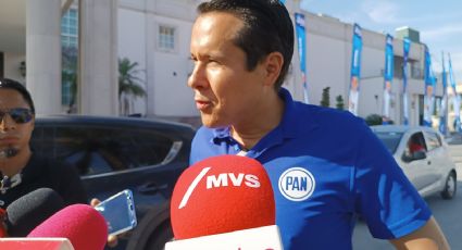Daniel Carrillo Martínez inicia su campaña con pegoteo de calcas en San Nicolás