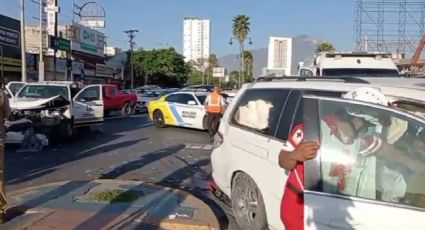 Choque en centro de Monterrey deja cinco personas lesionadas