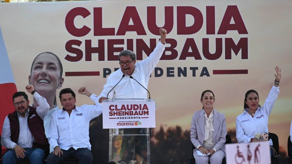 Ricardo Monreal, coordinador de enlace territorial, habla durante el mitin de Claudia Sheinbaum.