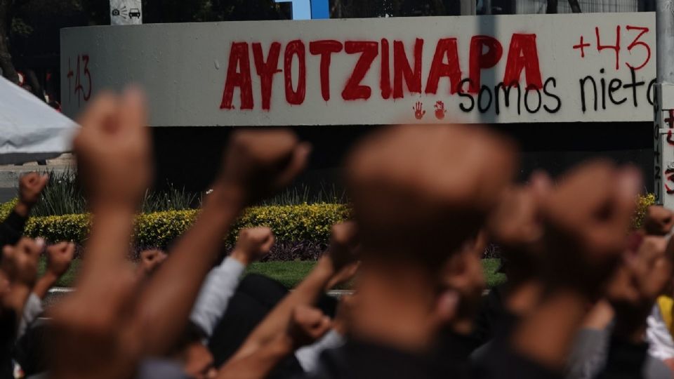 Centro Prodh llama a AMLO a dialogar con familias de Ayotzinapa