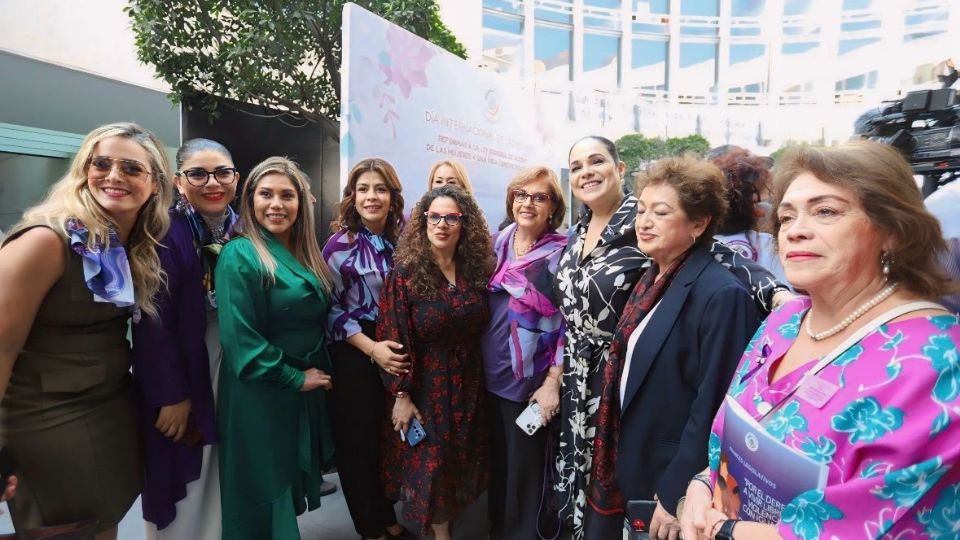 La presidenta de la Comisión para la Igualdad de Género, Martha Lucía Micher, destacó que el 8 de marzo es una fecha para honrar a todas las mujeres.