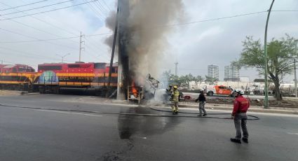 Así fue el impactante choque de un tren contra un tráiler en Monterrey | VIDEO