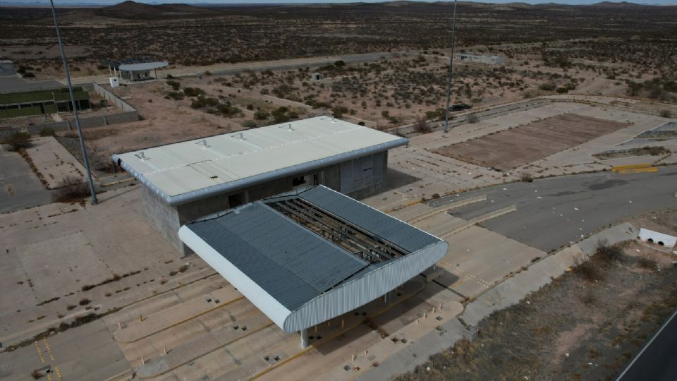 Fotografía que muestra las instalaciones de una aduana abandonada en la cual se construirá una nueva estación migratoria.