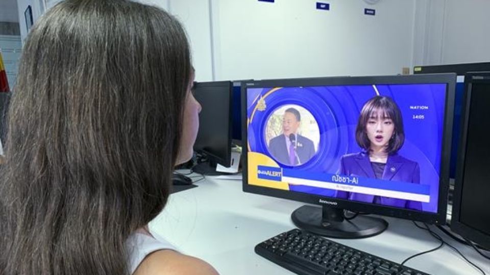 La primera presentadora de Tailandia creada con IA se estrena en la televisión nacional.