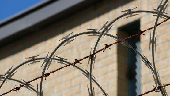 Inician huelga de hambre indefinida presos y familiares ante crisis en penales de Edomex