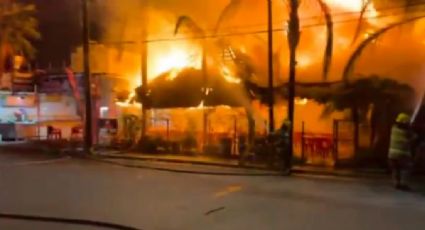 Porra de Rayados lanza cohete e incendia restaurante en Escobedo