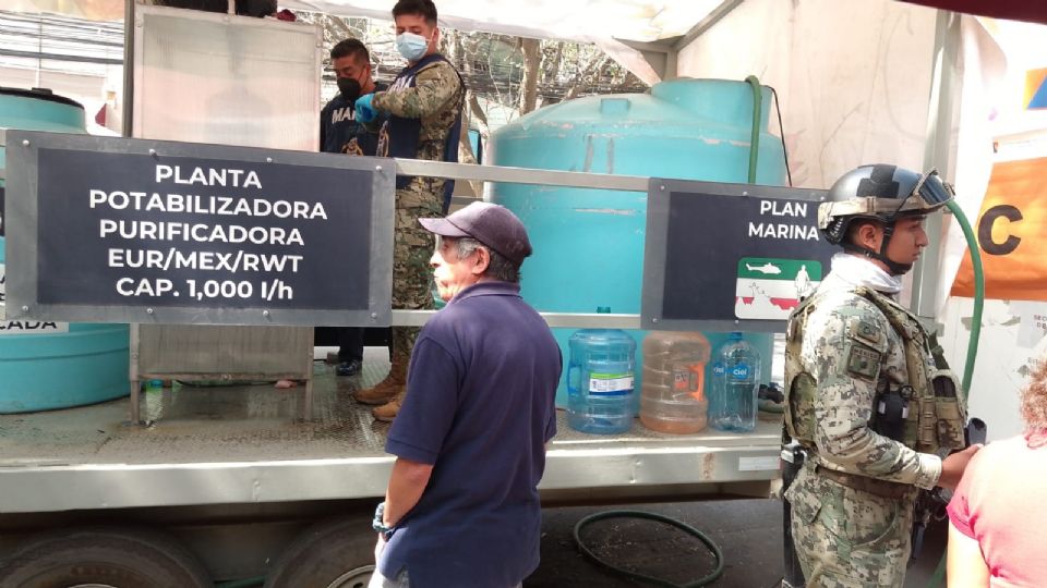 Marina brinda apoyo a la población ante contaminación de agua en la Alcaldía Benito Juárez, Ciudad de México.