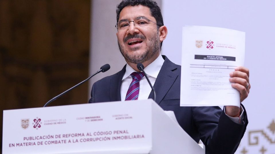 Presenta Batres reforma al Código Penal para frenar y castigar la corrupción inmobiliaria