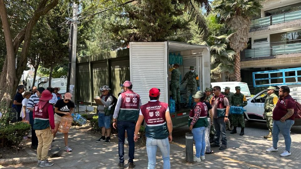 Servidores de la Nación que apoyan en estas actividades refirieron que desde ayer comenzaron a ofrecer este servicio.