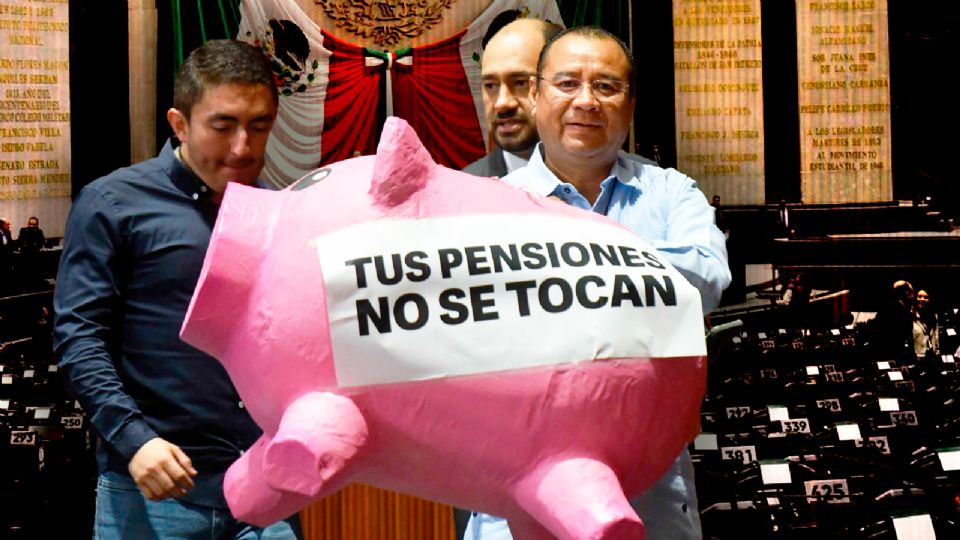 Buscan tomar 40 mil mdp de las pensiones.