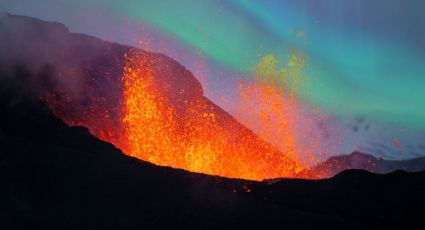 Islandia: erupción volcánica y aurora boreal dejan impresionantes imágenes del cielo | VIDEO