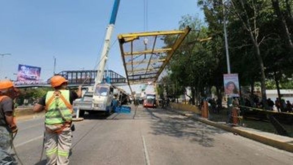 En la línea 5 del metro, concluyó el retiro de la estructura metálica antisuicidios.
