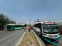 Choque de camiones deja 12 lesionados en el centro de Monterrey