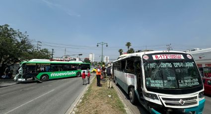 Choque de camiones deja 12 lesionados en el centro de Monterrey