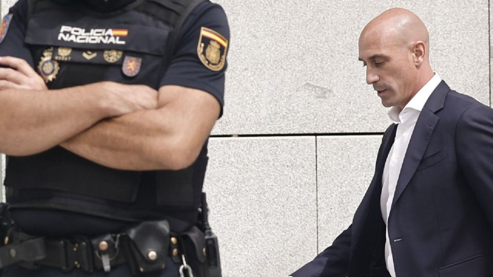 Foto de archivo (15/09/2023) del expresidente de la Real Federación Española de Fútbol (RFEF) Luis Rubiales, tras declarar como investigado por presunta agresión sexual y coacciones.