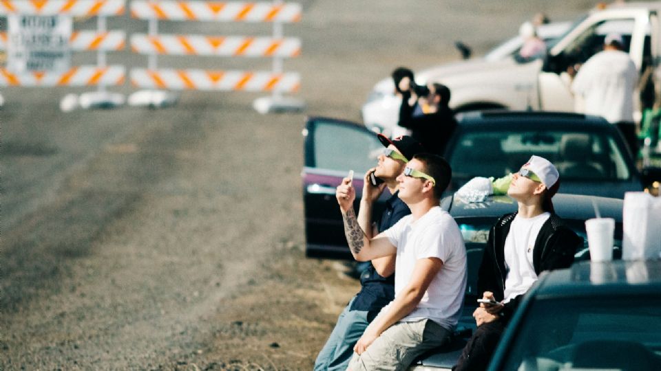 Ver el eclipse solar de forma directa causa daños irreversibles a la visión: Secretaria de Salud