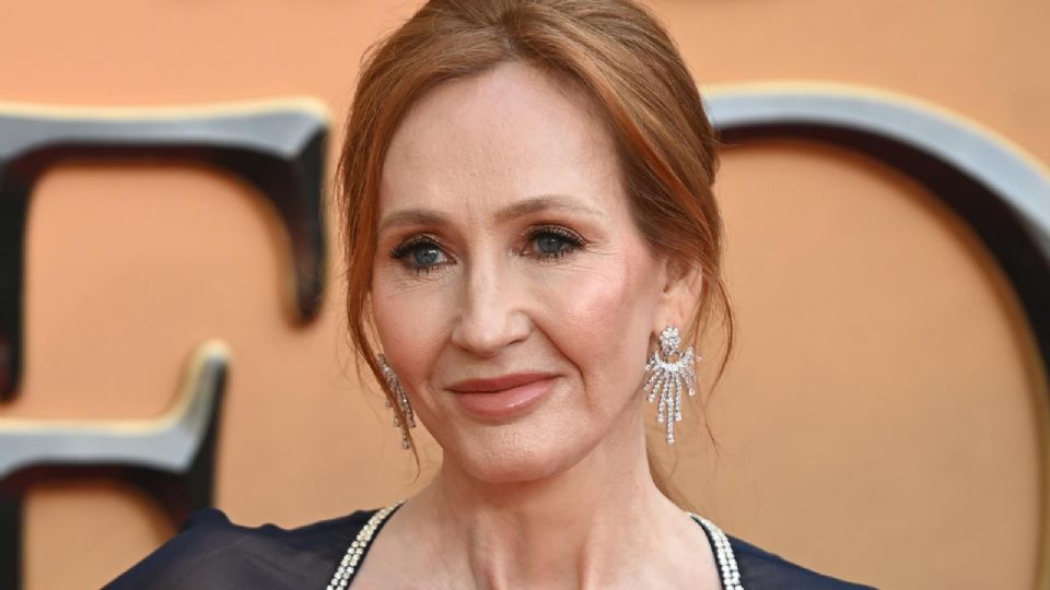 La autora británica J.K Rowling en el estreno mundial de la película 'Animales fantásticos: Los secretos de Dumbledore' en el Royal Festival Hall de Londres en 2022.