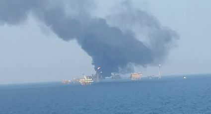 Pemex controla incendio en plataforma petrolera en Campeche | VIDEO