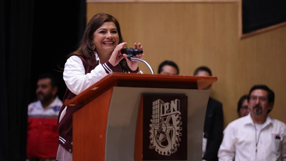 Clara Brugada reafirma compromiso para que jóvenes tengan acceso a la educación media superior