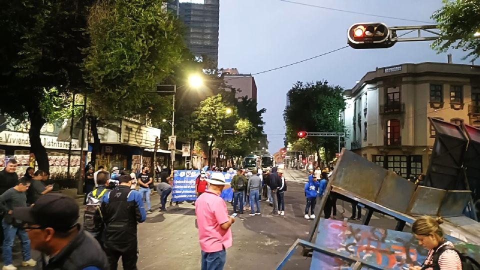 Normalistas en inmediaciones de la Segob.