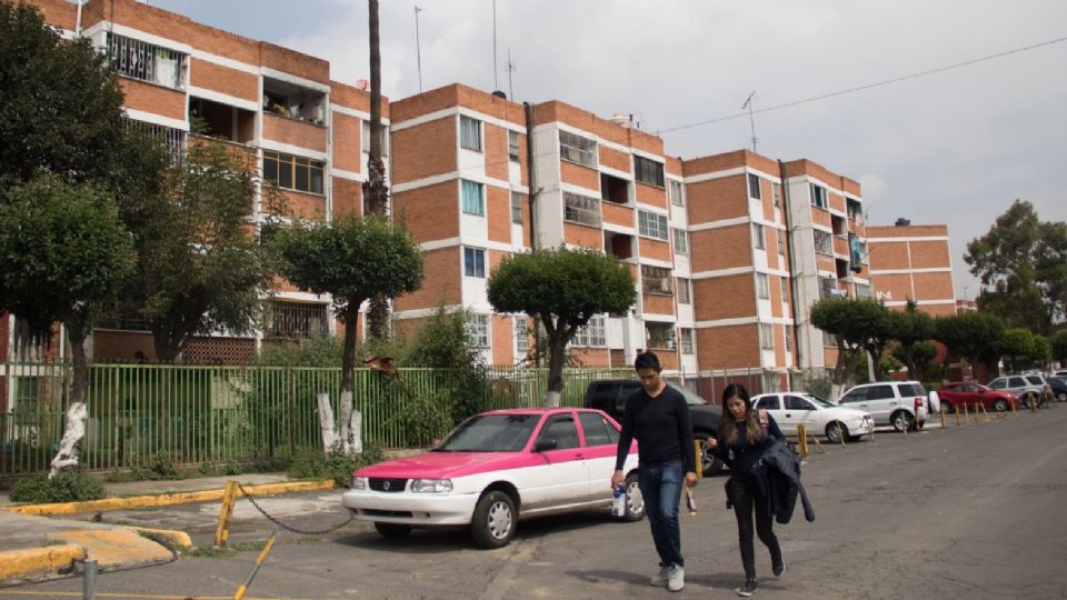 Martí Batres presenta iniciativa para destinar presupuesto público para el mejoramiento de unidades habitacionales en CDMX.