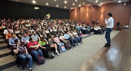 Patricio Zambrano presenta su visión de seguridad y desarrollo ante estudiantes de la UMM