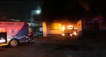 Familia queda atrapada por incendio en cochera en San Nicolás de los Garza