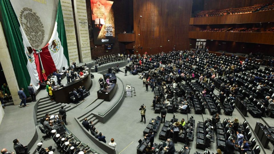 La Comisión de Igualdad de Género aprueba reforma promovida por la diputada morenista Julieta Vences, que dará trato de “asesinos a sueldo” a quienes ejerzan violencia política de género en redes sociales.