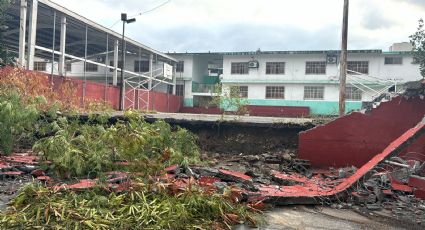 Lluvia derriba barda en escuelas de Villa Santa Cecilia en Monterrey