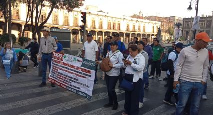 Protestan sindicatos de Bachilleres frente a la SEP