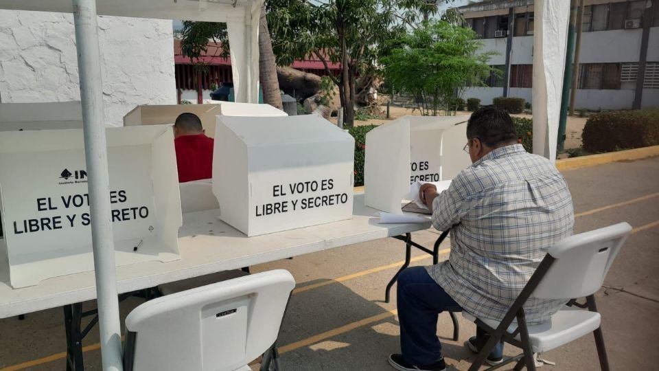 SSP de Guerrero otorga seguridad para que personas en prisión preventiva ejerzan su derecho al voto