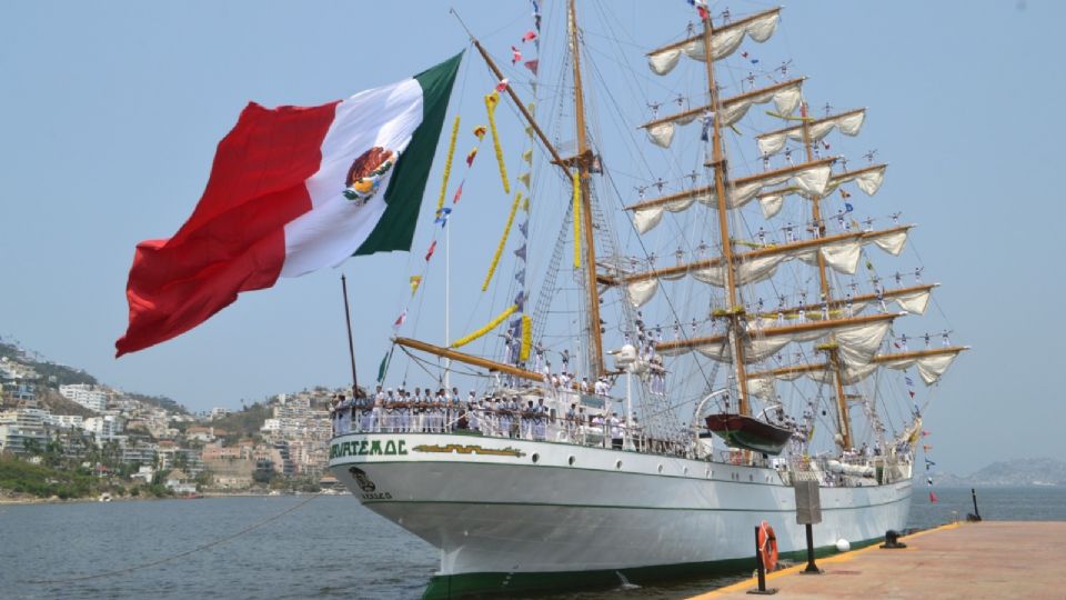 El buque escuela Cuauhtémoc retoma operaciones tras choque en puente de Brooklyn, Nueva York.