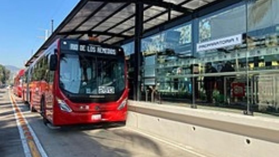 Un hombre muere en la plataforma de abordaje de la estación terminal Indios Verdes del Metrobús.