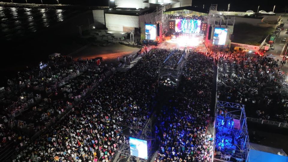 Salsa Fest 2024 rompe récord con 182 mil asistentes en su noche de arranque.