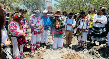 Delimitan lugar Sagrado, conocido como ‘Xapawiyemeta’; instalan mojoneras con placas indicativas