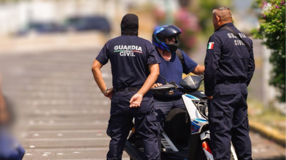 Policías en Michoacán.