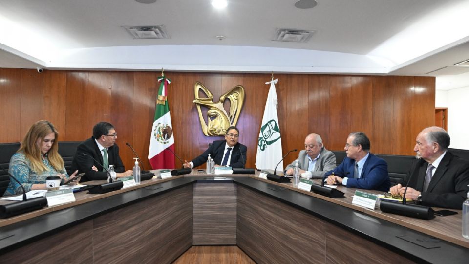 El IMSS cuenta con grupos de respuesta inmediata y realiza un censo de pacientes que pudieran requerir traslado a otras unidades médicas en caso de afectaciones a los inmuebles.