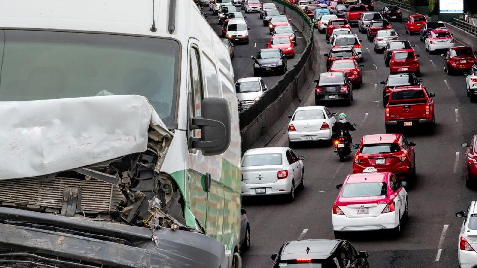 La circulación en esa zona estuvo afectada en el primer carril del anillo Periférico hacia el norte.