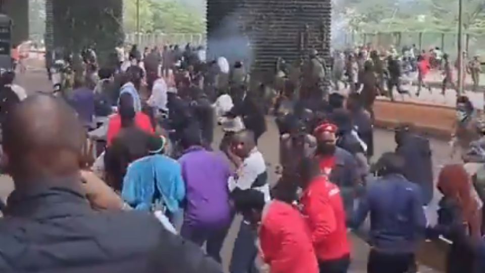 En Kenia, los ciudadanos salieron a protestar contra el alza de impuestos.